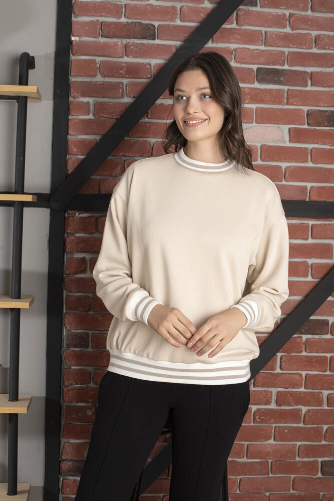 Cream Colored Sweatshirt