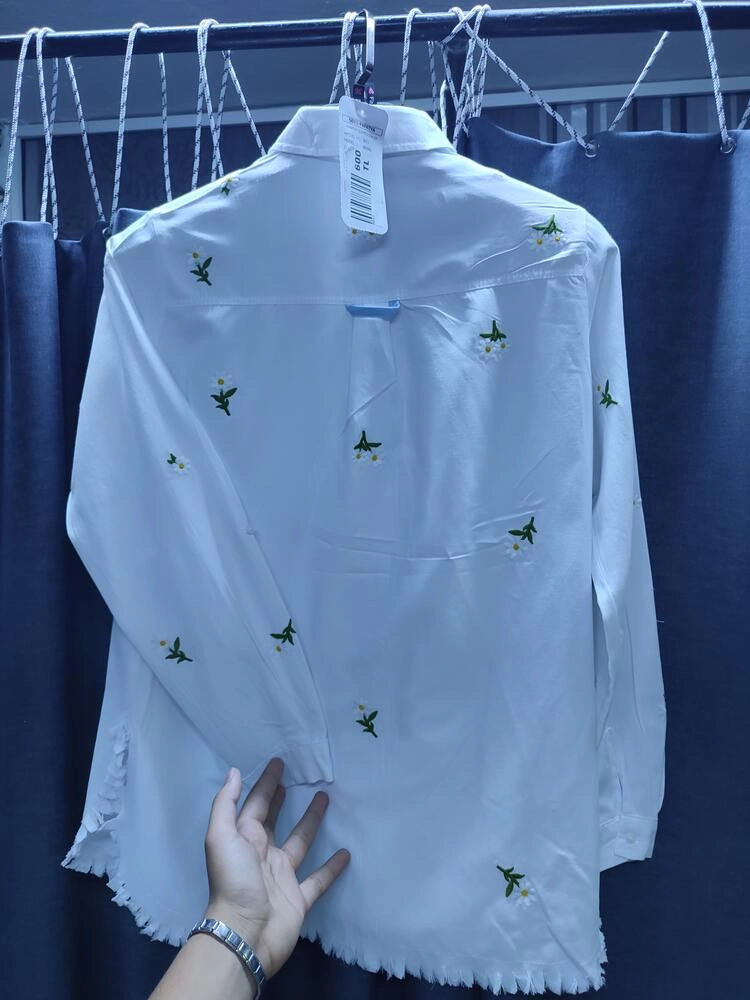 DAISY EMBROIDERED WOMEN&#39;S SHIRT