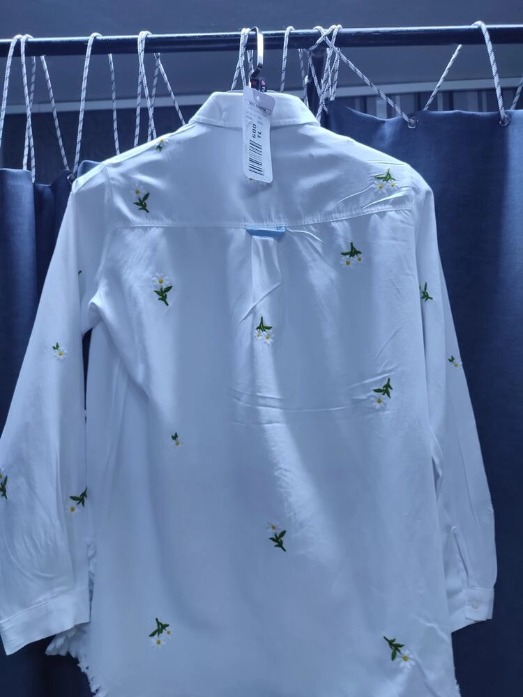 DAISY EMBROIDERED WOMEN&#39;S SHIRT