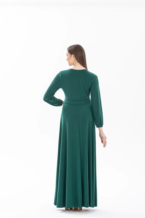 فستان طويل لون اخضر برقبة على شكل V